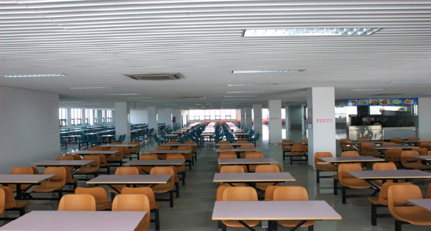 空军后勤部财务局副局长吴国钧大校一行来校调研