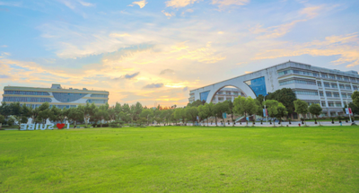 对外经济贸易大学2025级研究生新生报到预通知